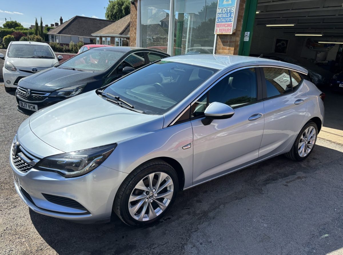 2016 VAUXHALL ASTRA 1.4 TECH LINE AUTOMATIC 4,495 VIEW DETAILS... photo